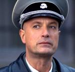 inqui�tant dans Black Book (2006), le film qui marque le retour de Paul Verhoeven dans une production des Pays Bas
